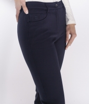 Панталон тъмносин, с дискретно райе, полар отвътре